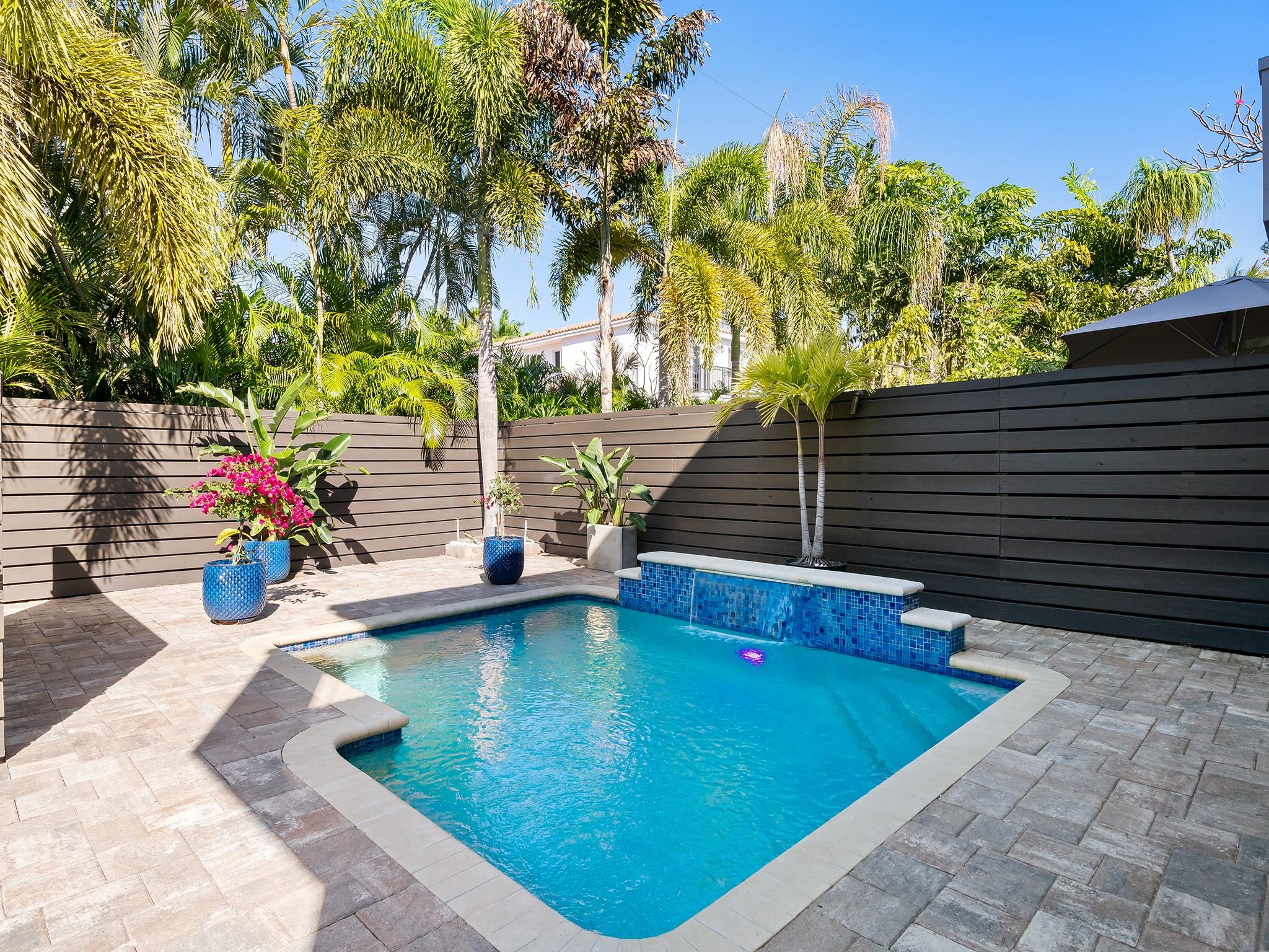 1215 N Victoria Park Rd