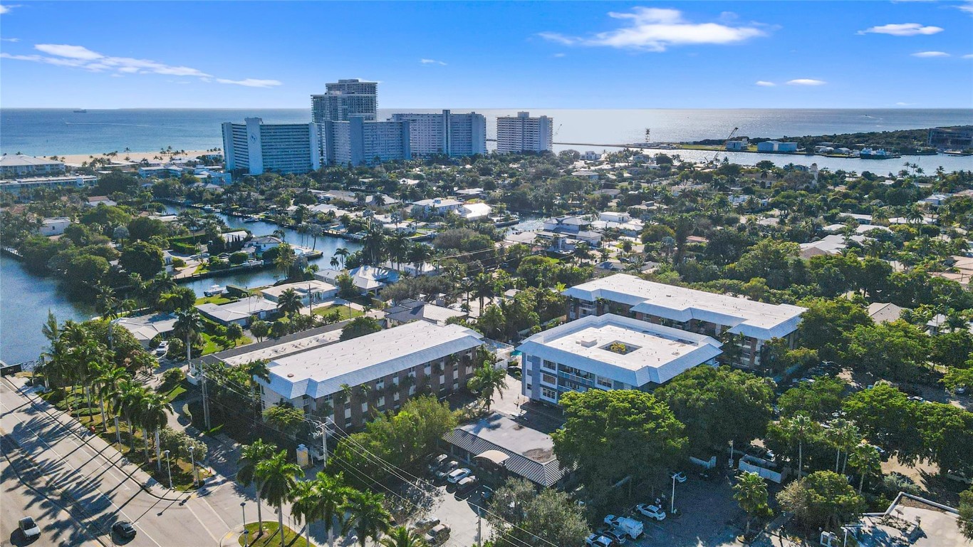 2426 SE 17th St 207A