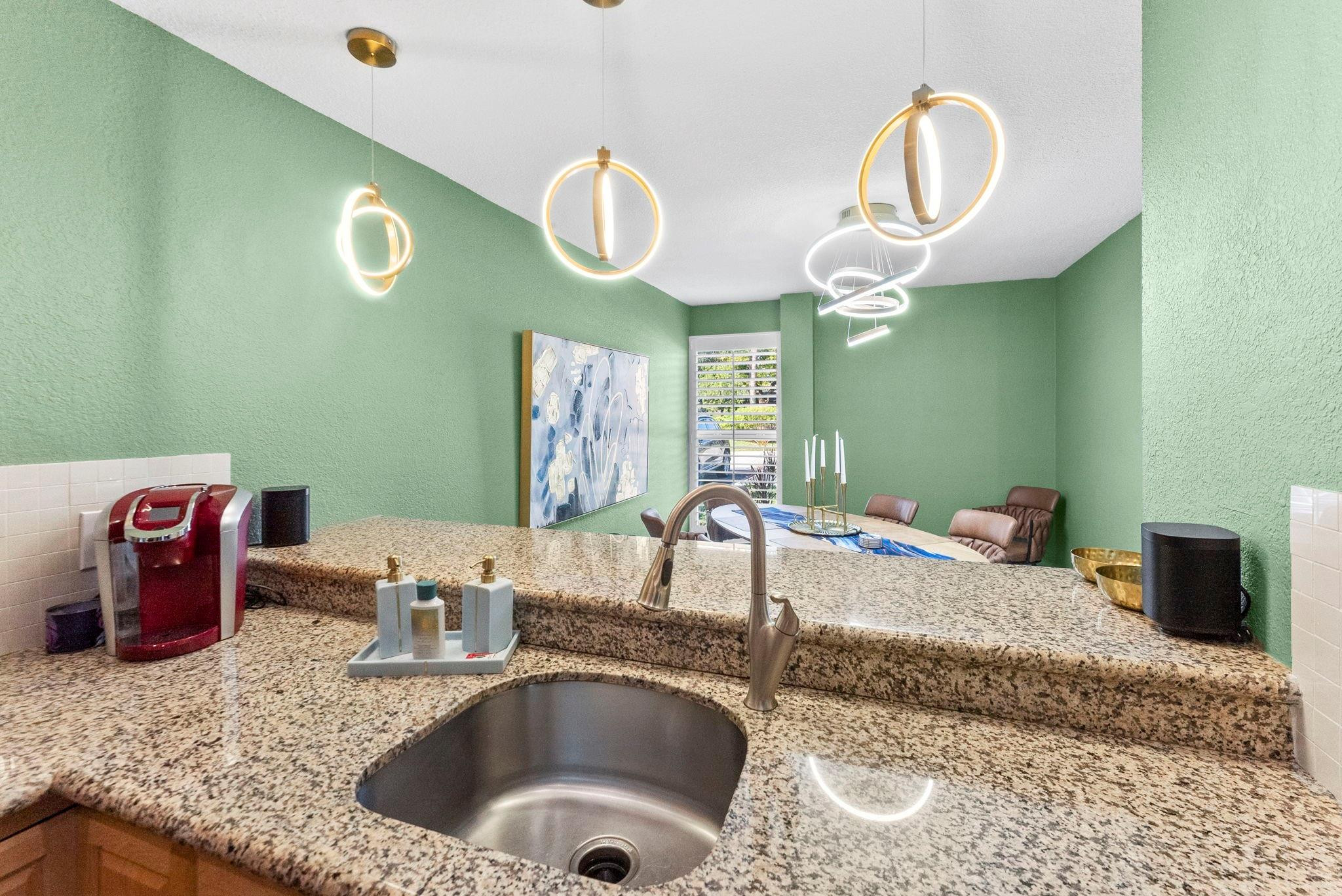 700 Kensington Place 700