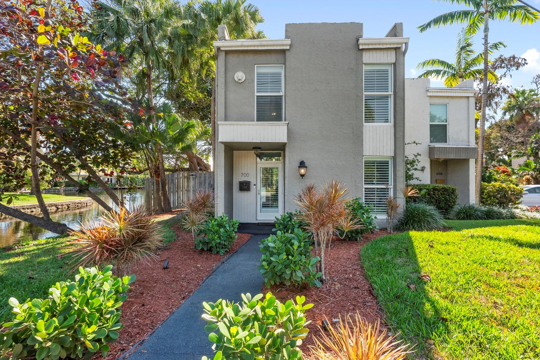 700 Kensington Place 700