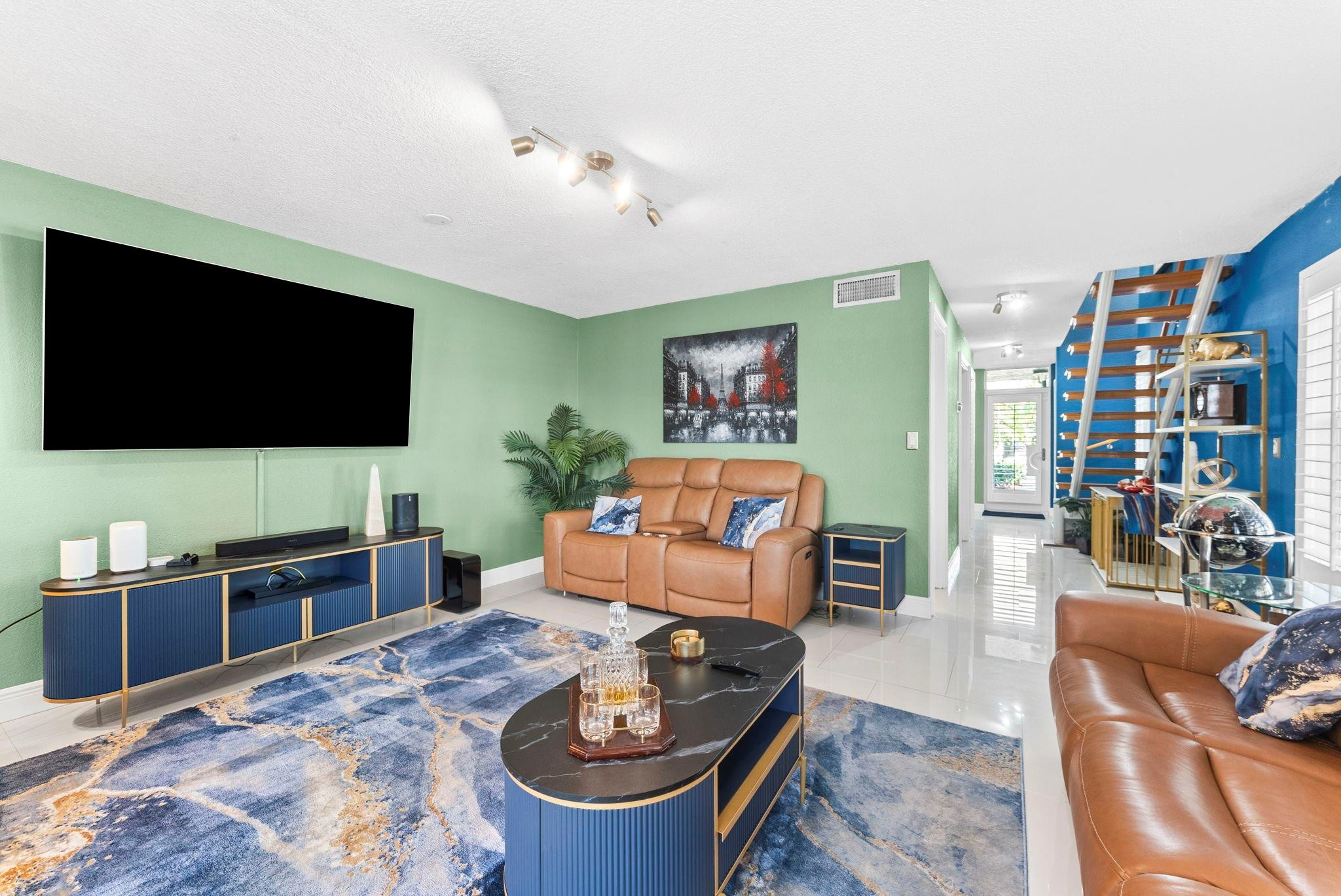 700 Kensington Place 700