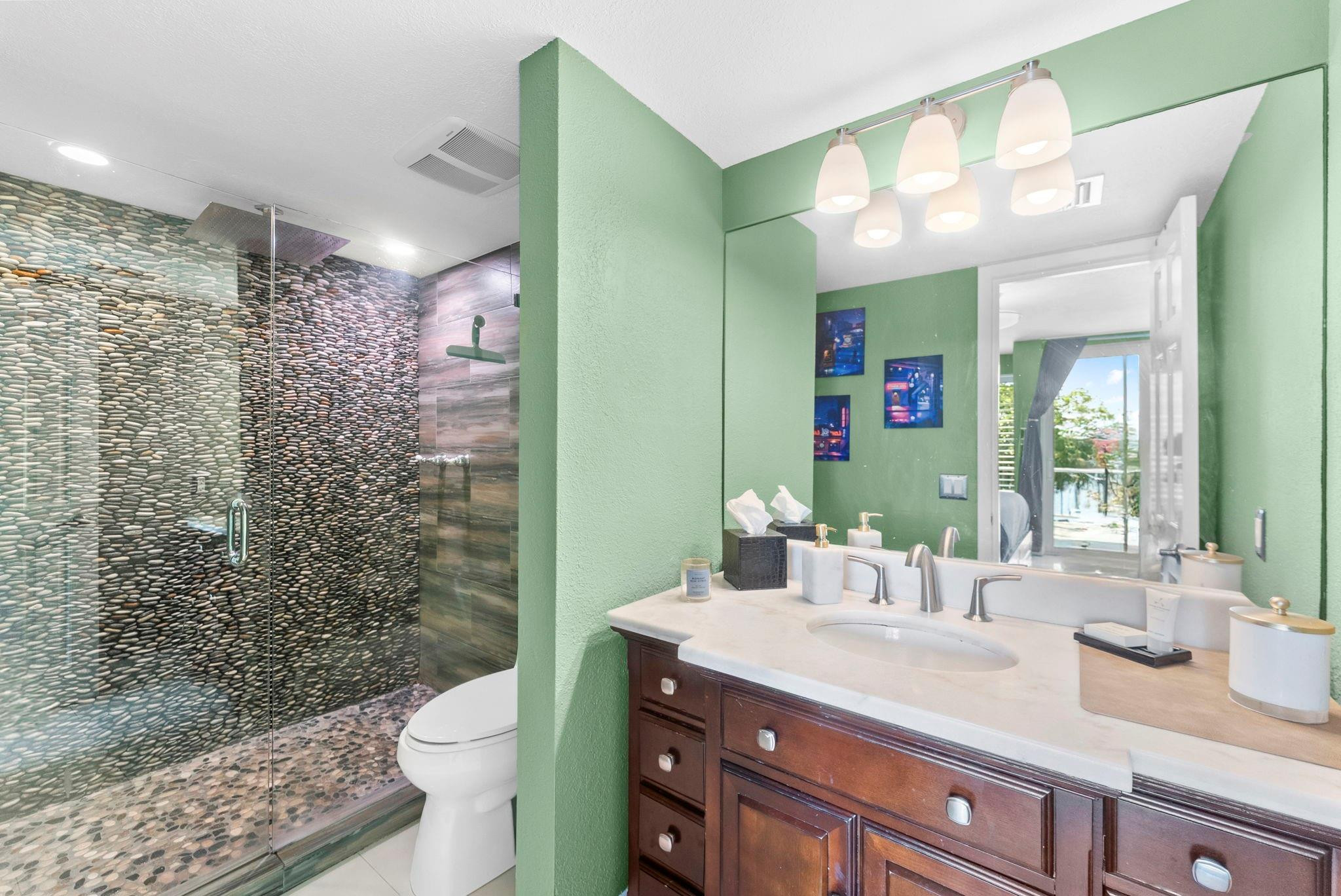 700 Kensington Place 700