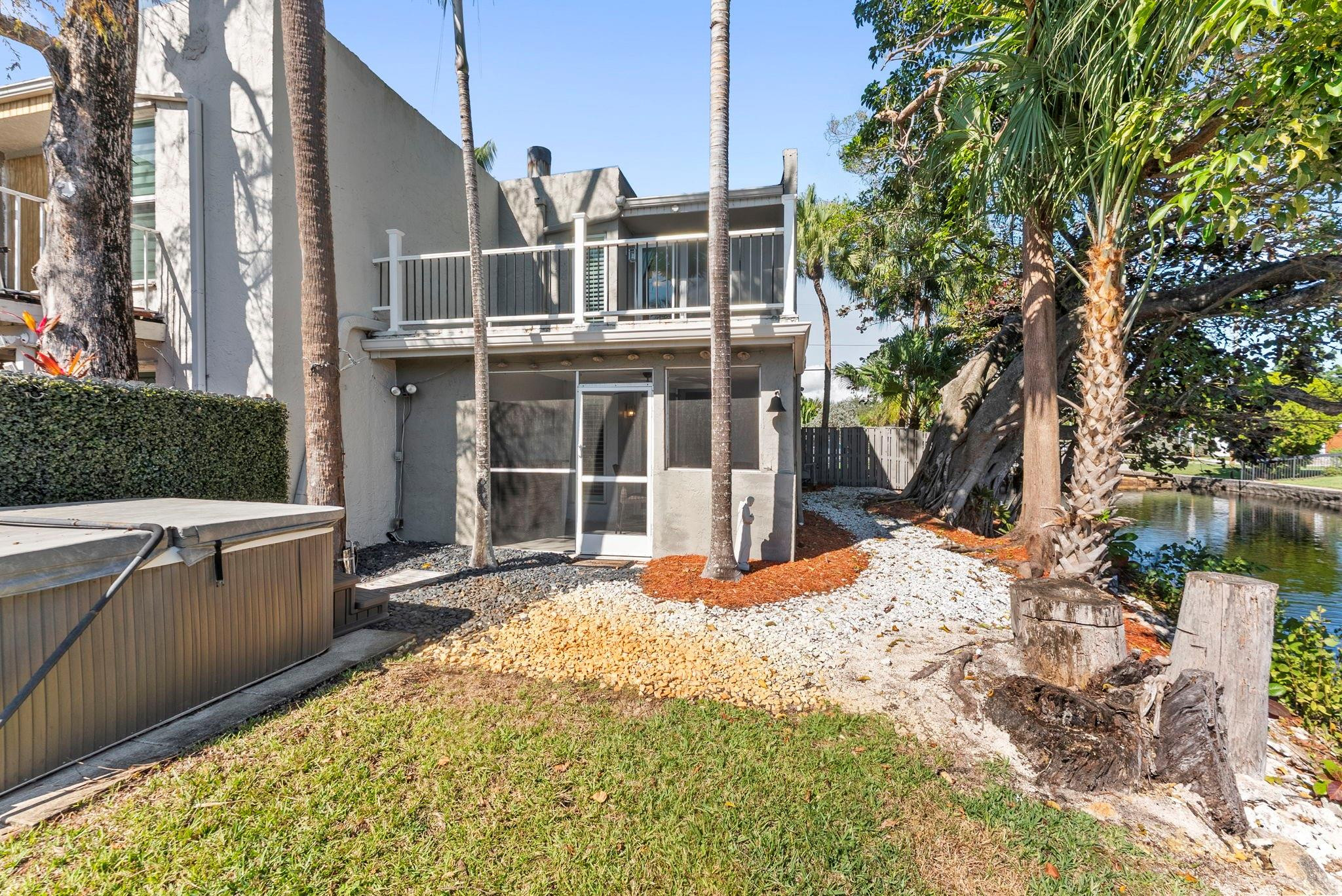 700 Kensington Place 700