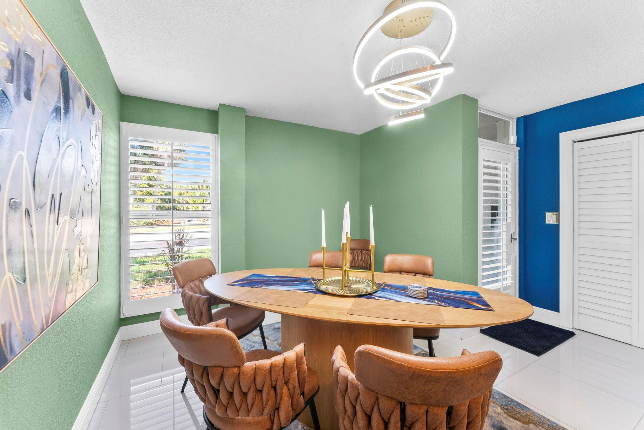 700 Kensington Place 700