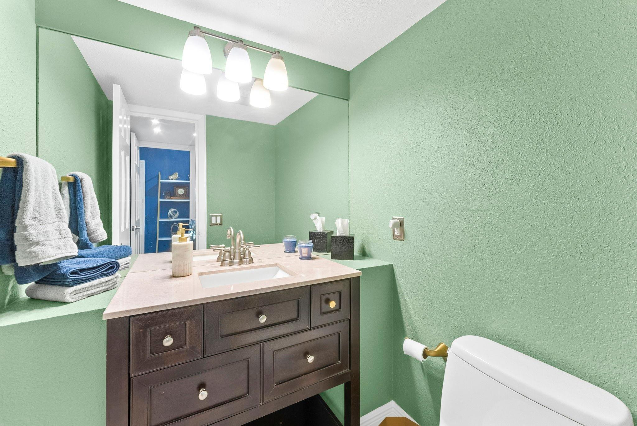 700 Kensington Place 700