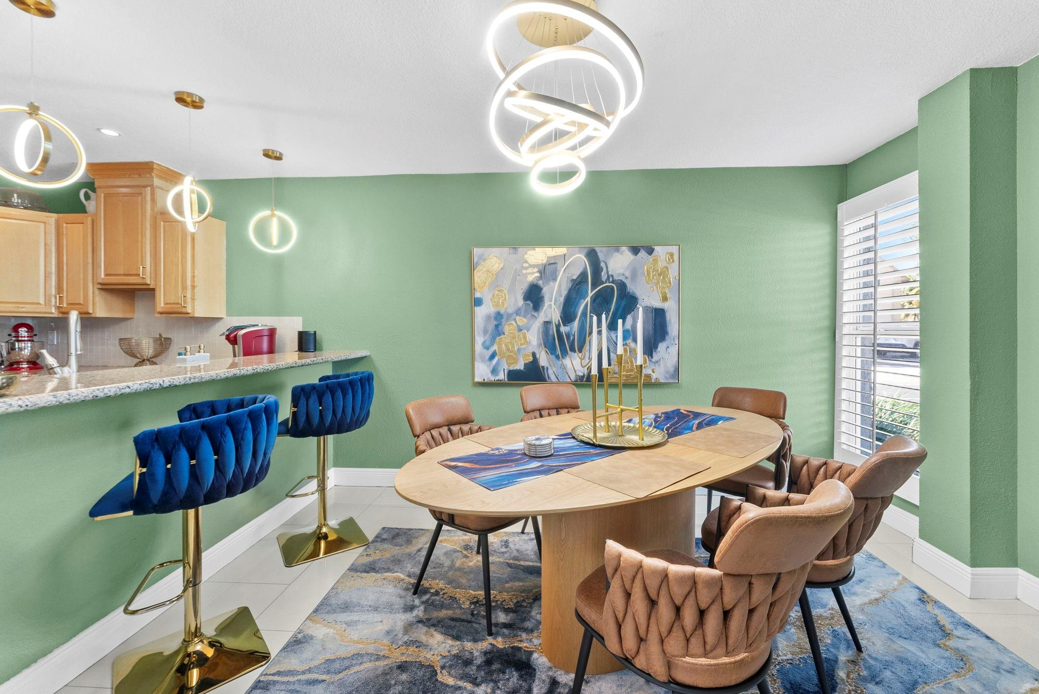 700 Kensington Place 700