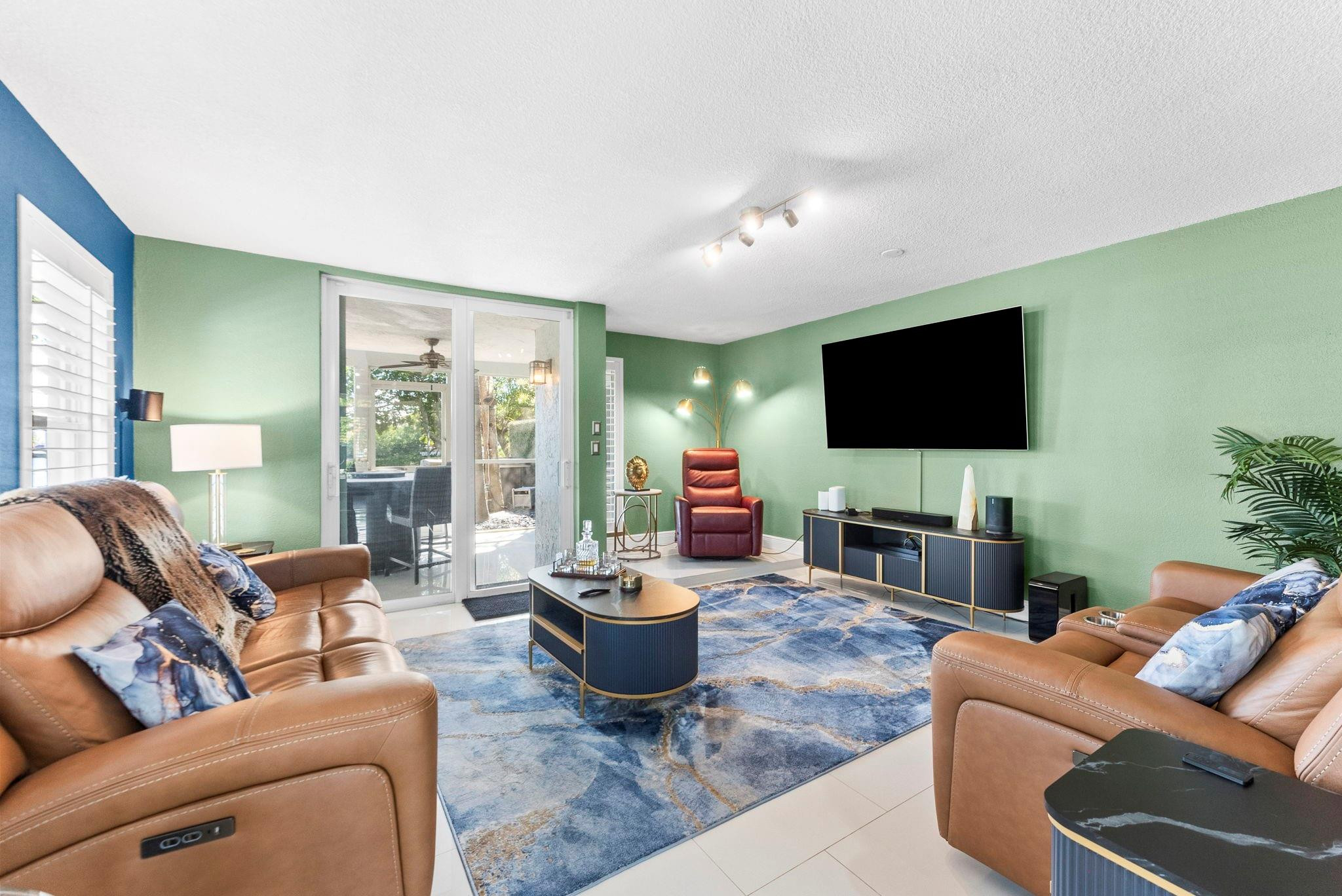 700 Kensington Place 700