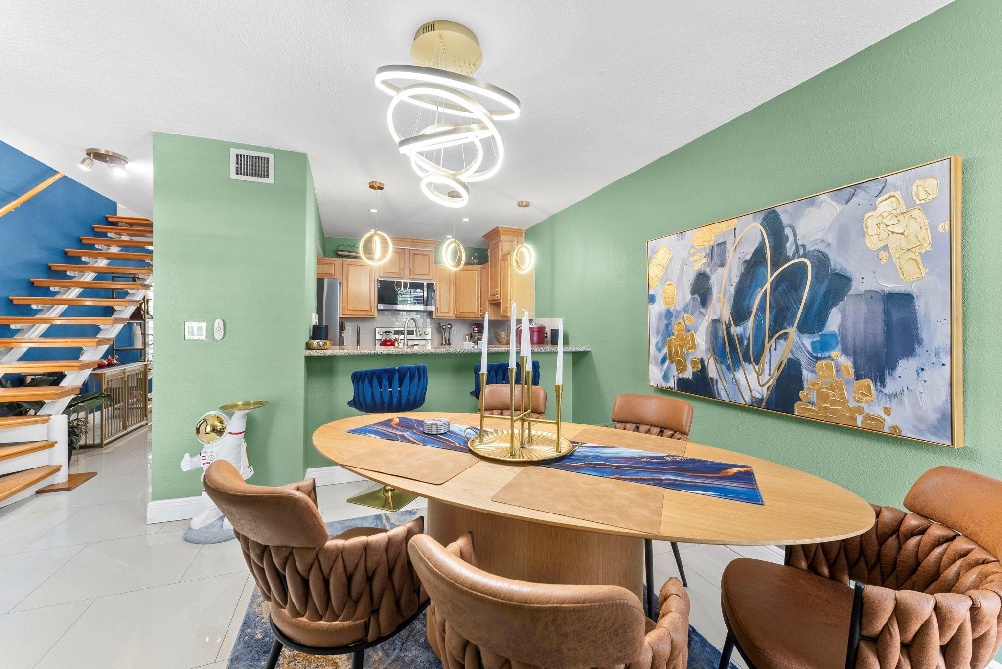 700 Kensington Place 700