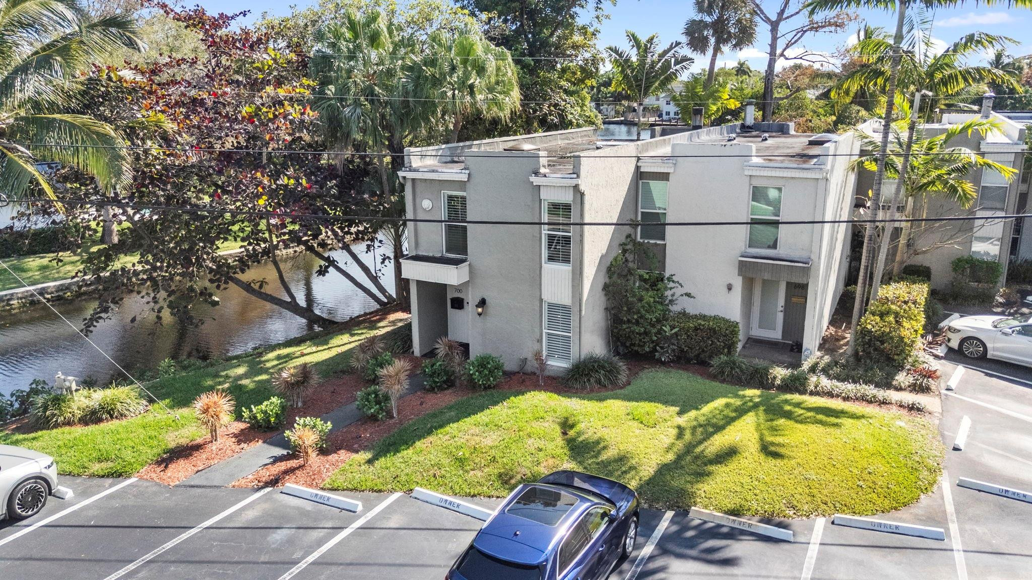 700 Kensington Place 700