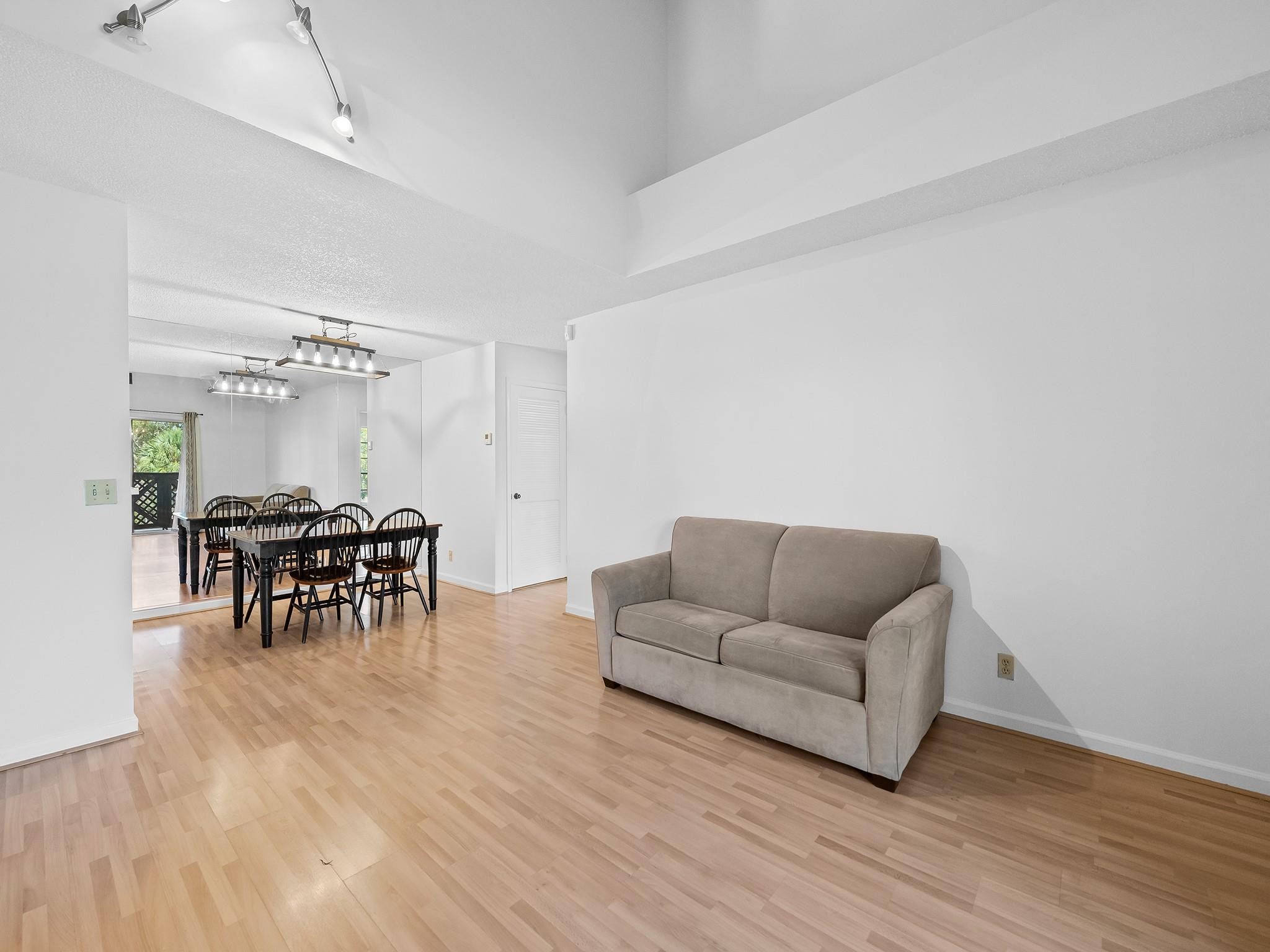 5095 Heatherhill Lane 8