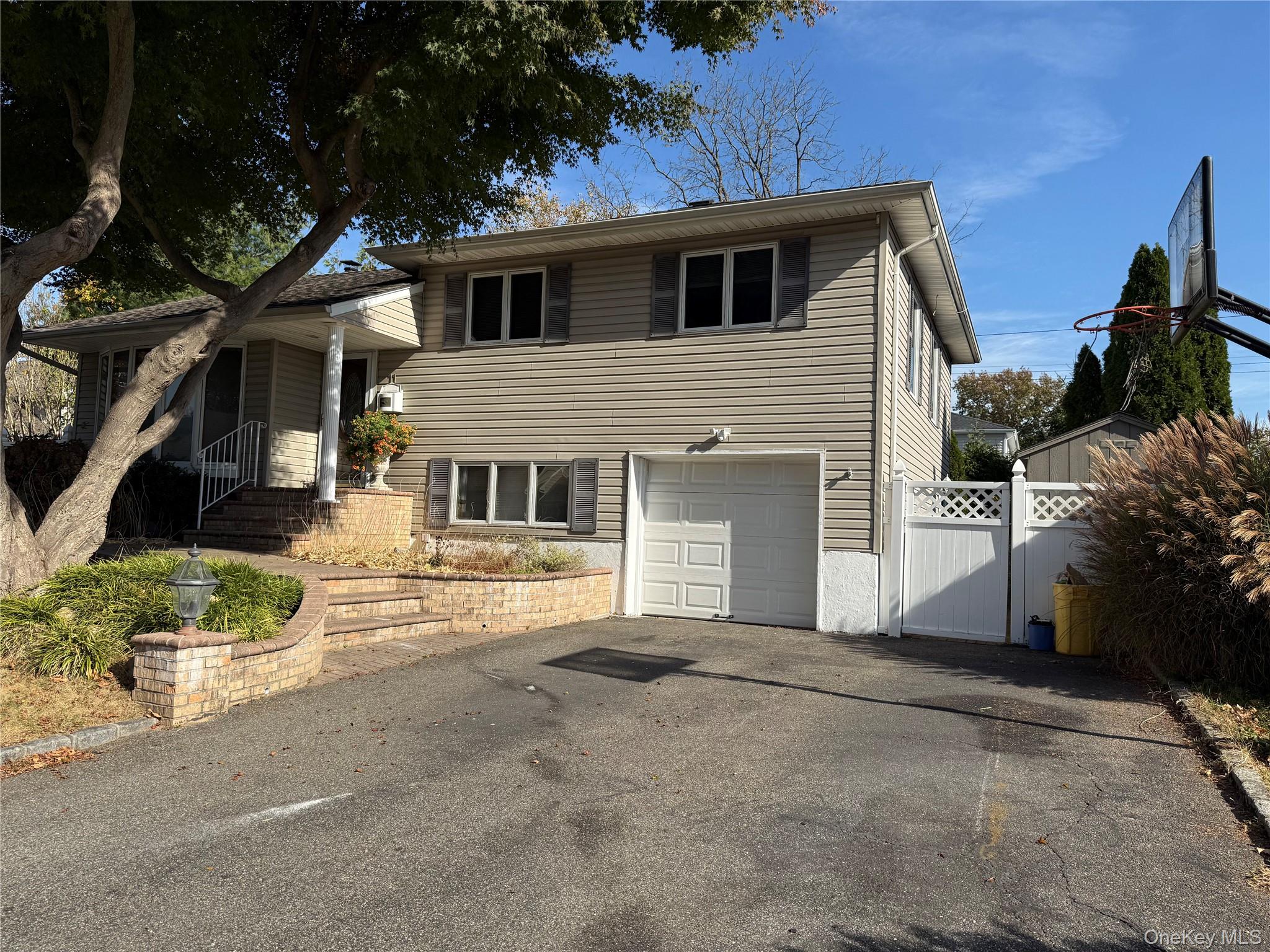 11 Syosset Circle