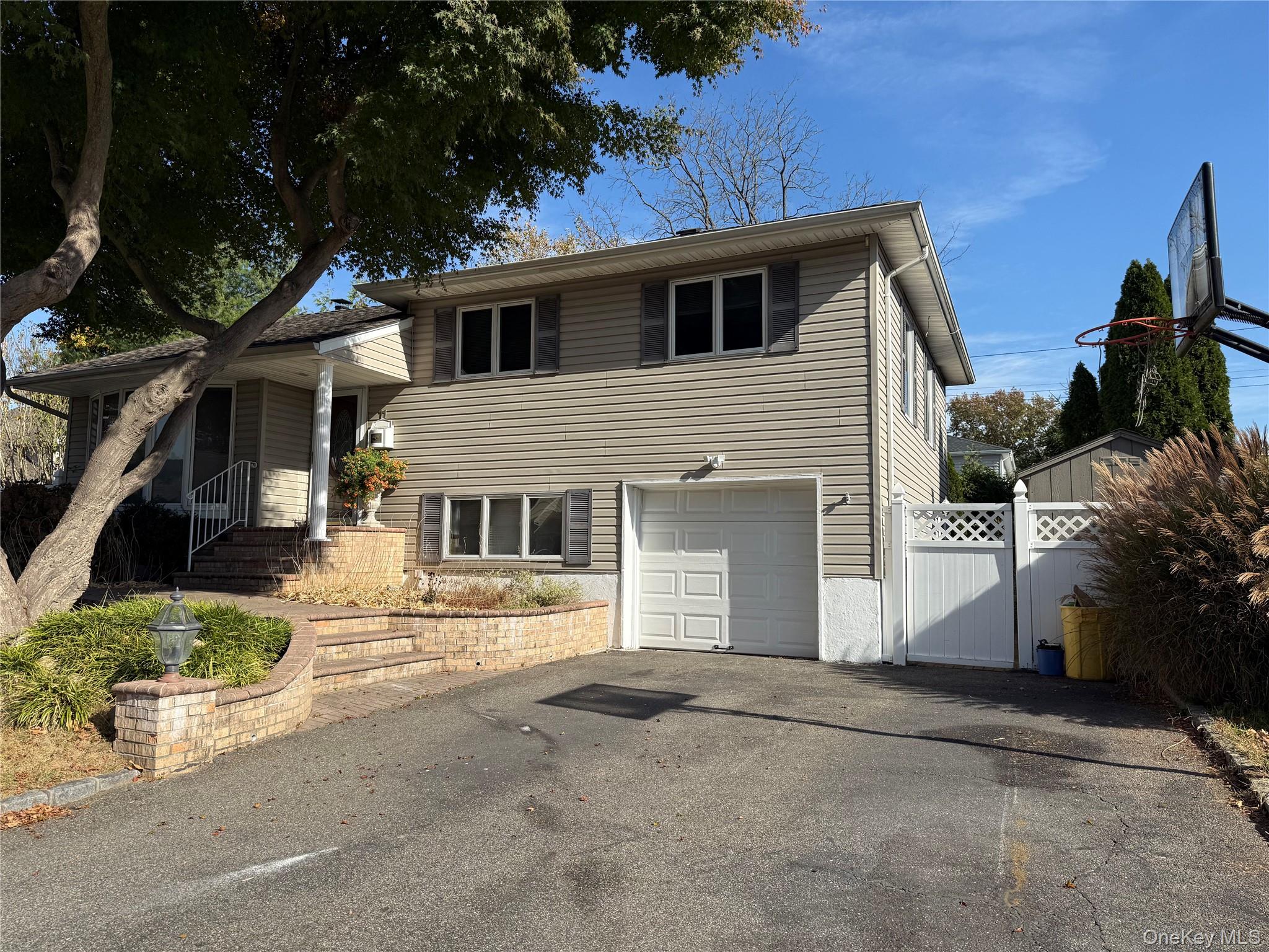 11 Syosset Circle