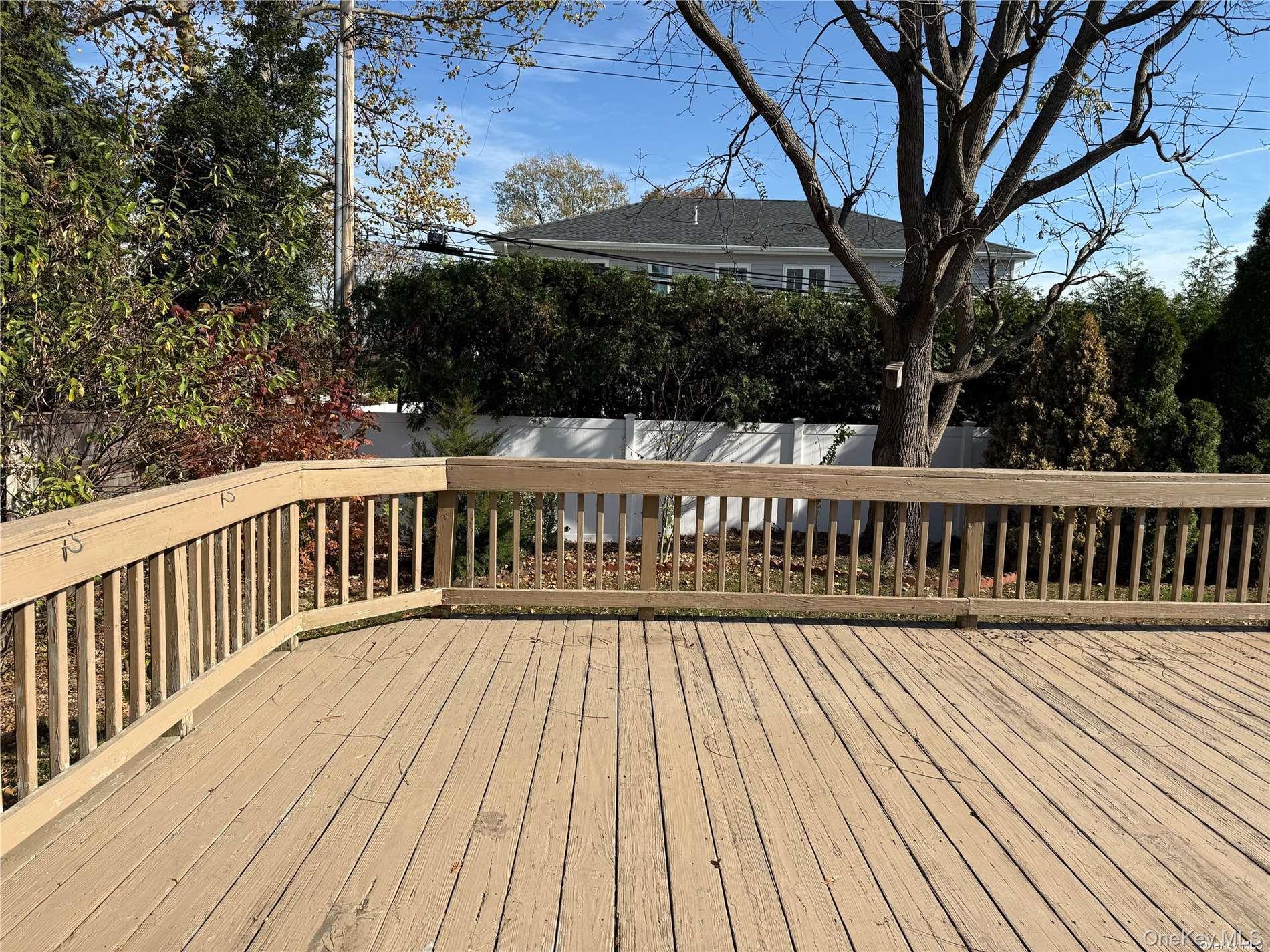 11 Syosset Circle