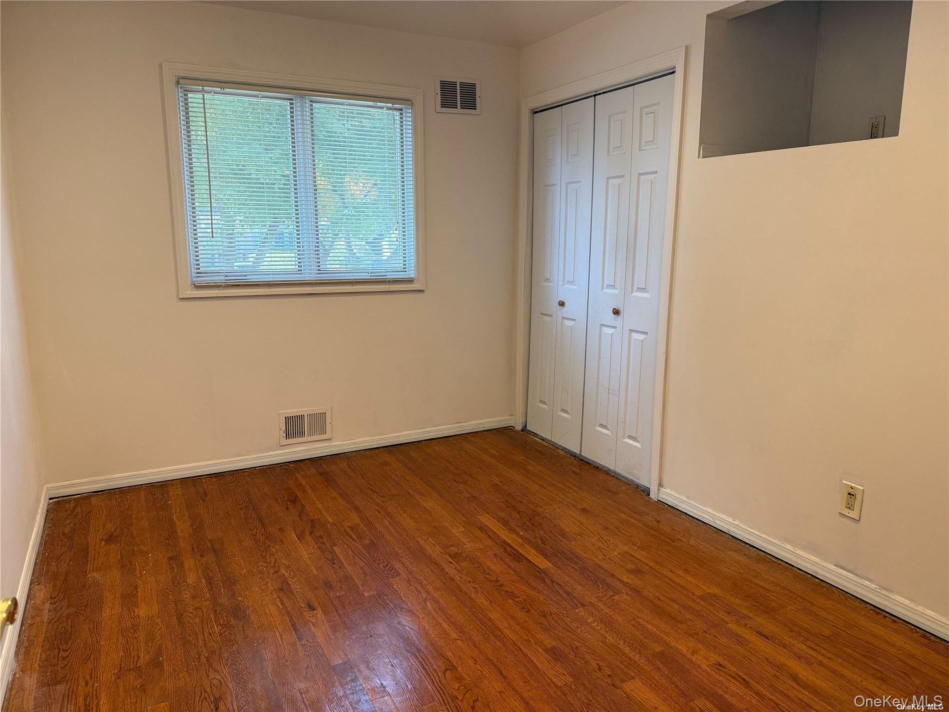 11 Syosset Circle