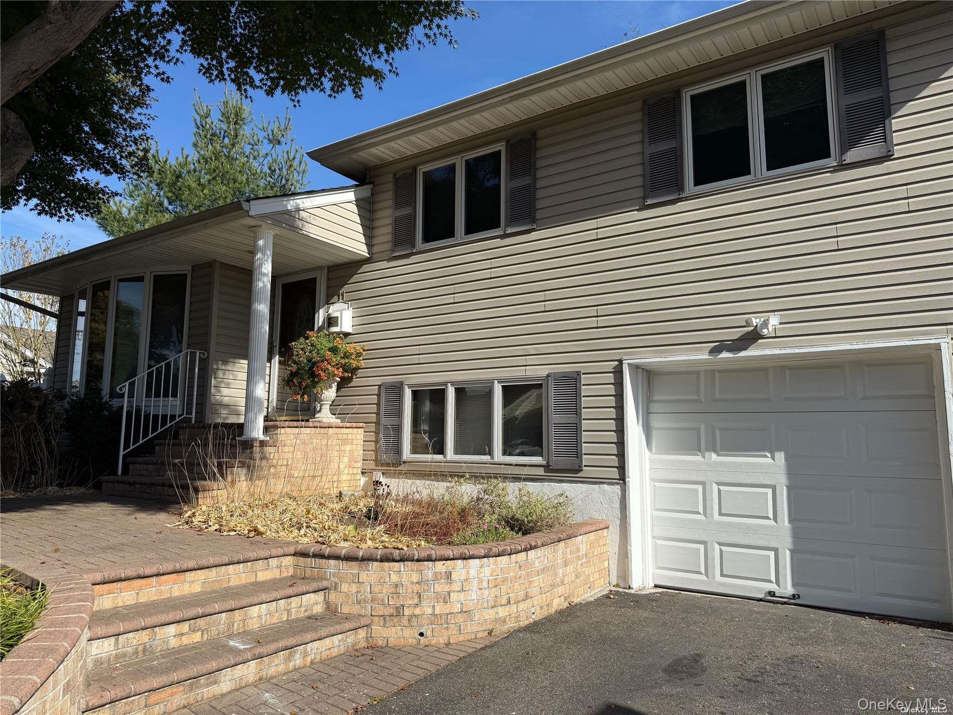 11 Syosset Circle