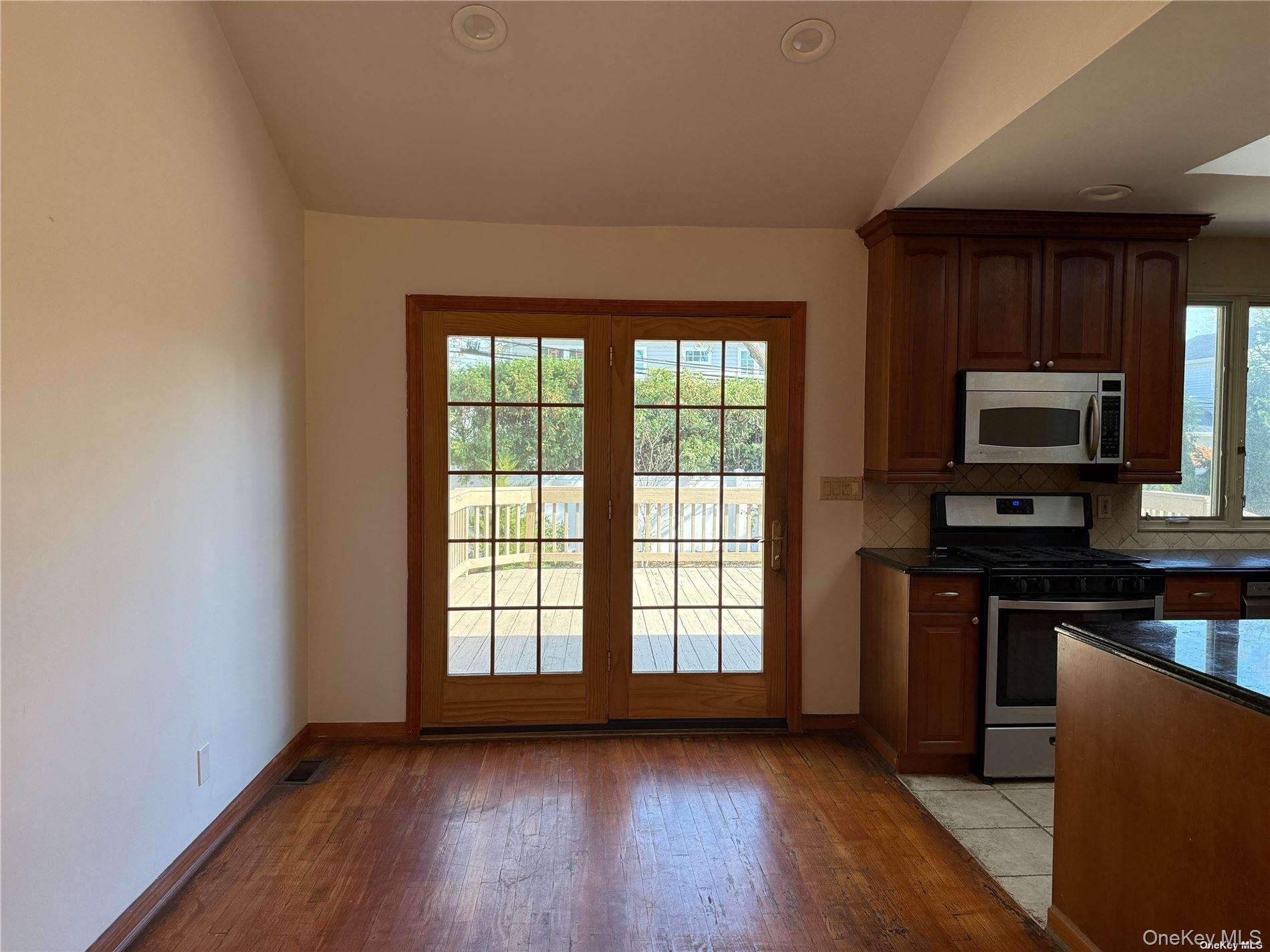 11 Syosset Circle