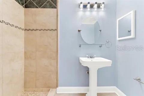 1000 WINDERLEY PL #5