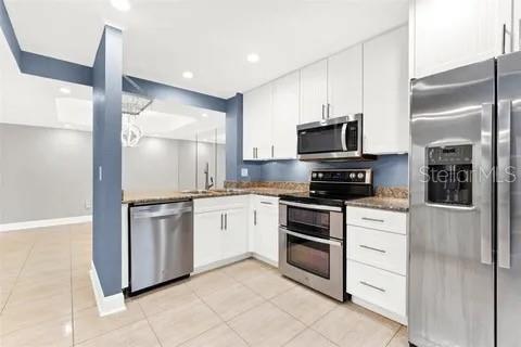 1000 WINDERLEY PL #5