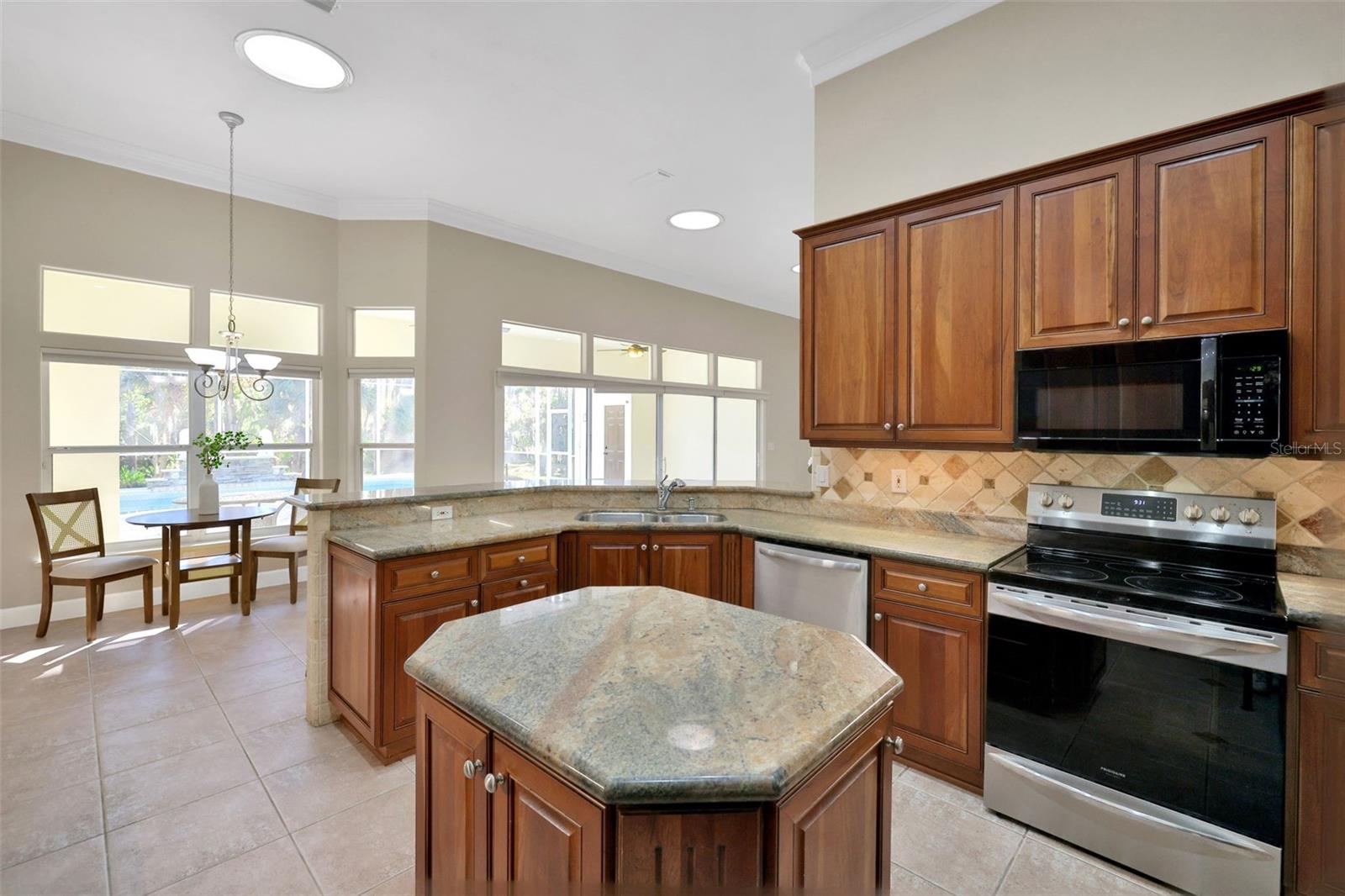 11 CYPRESS HOLLOW LN