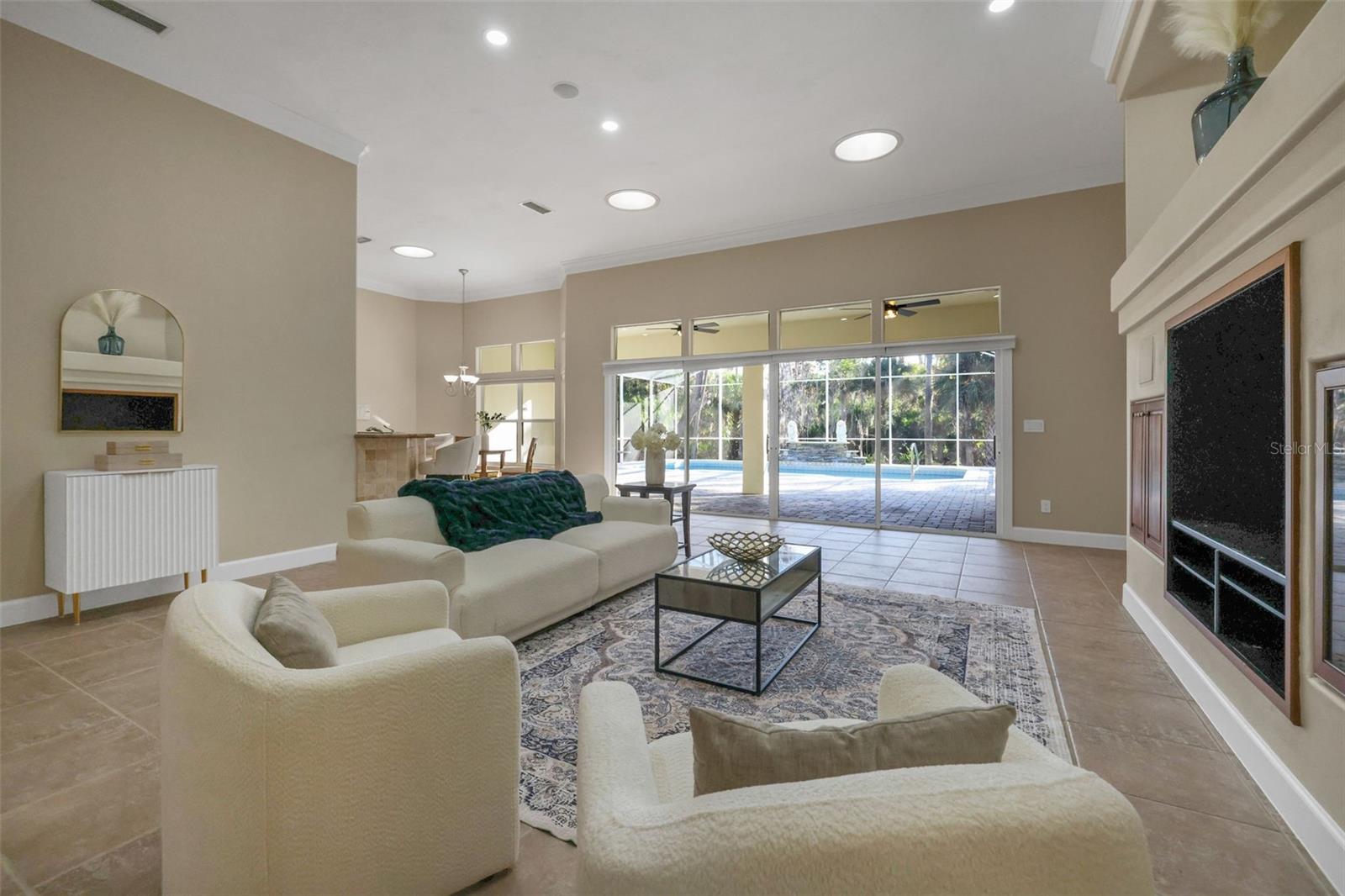 11 CYPRESS HOLLOW LN