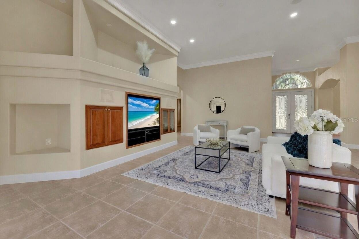 11 CYPRESS HOLLOW LN