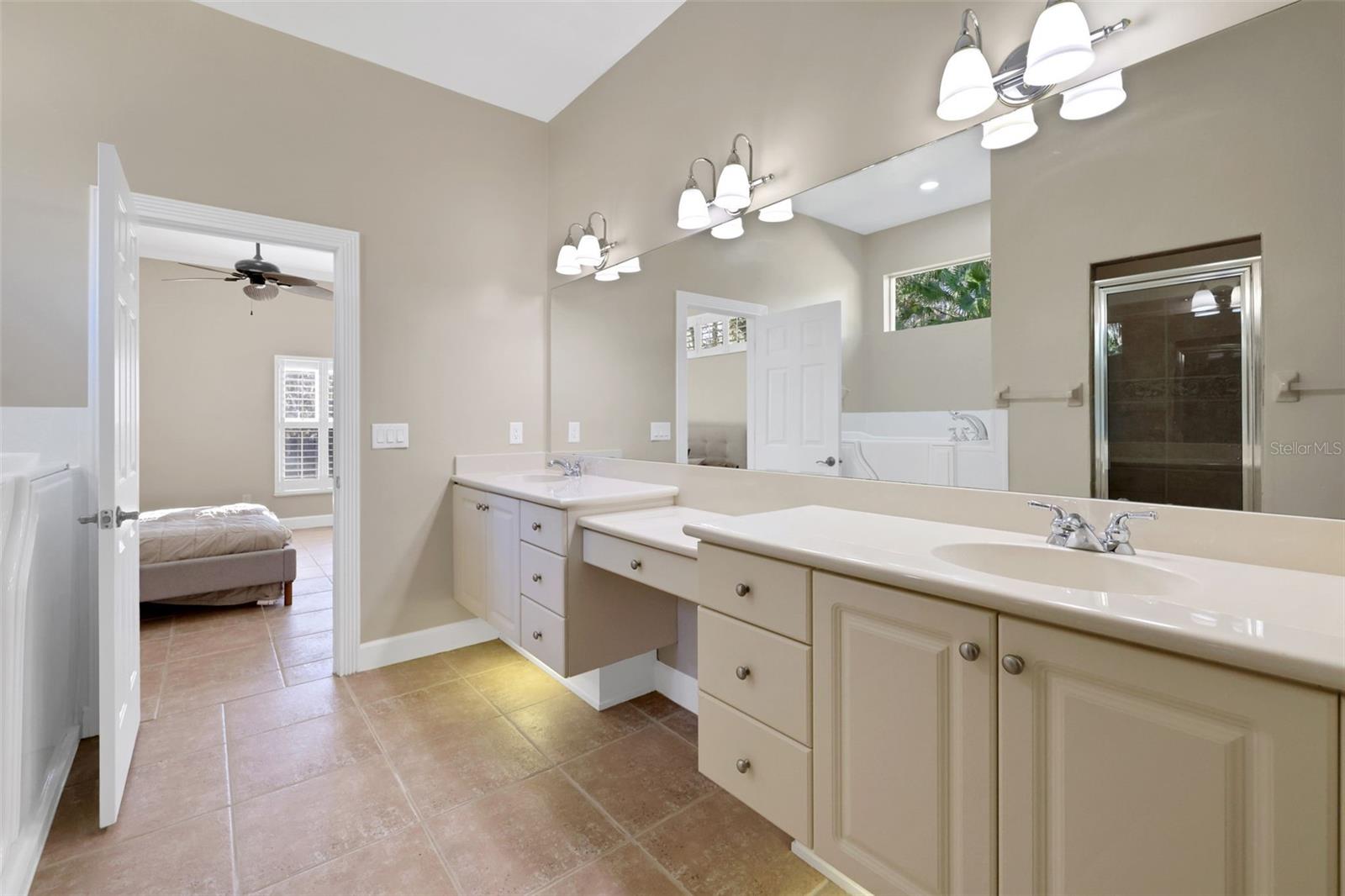 11 CYPRESS HOLLOW LN