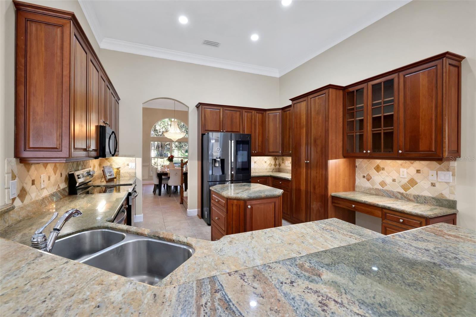 11 CYPRESS HOLLOW LN