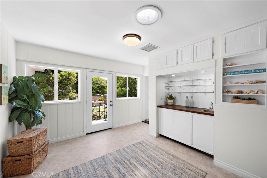 4022 Chestnut Avenue