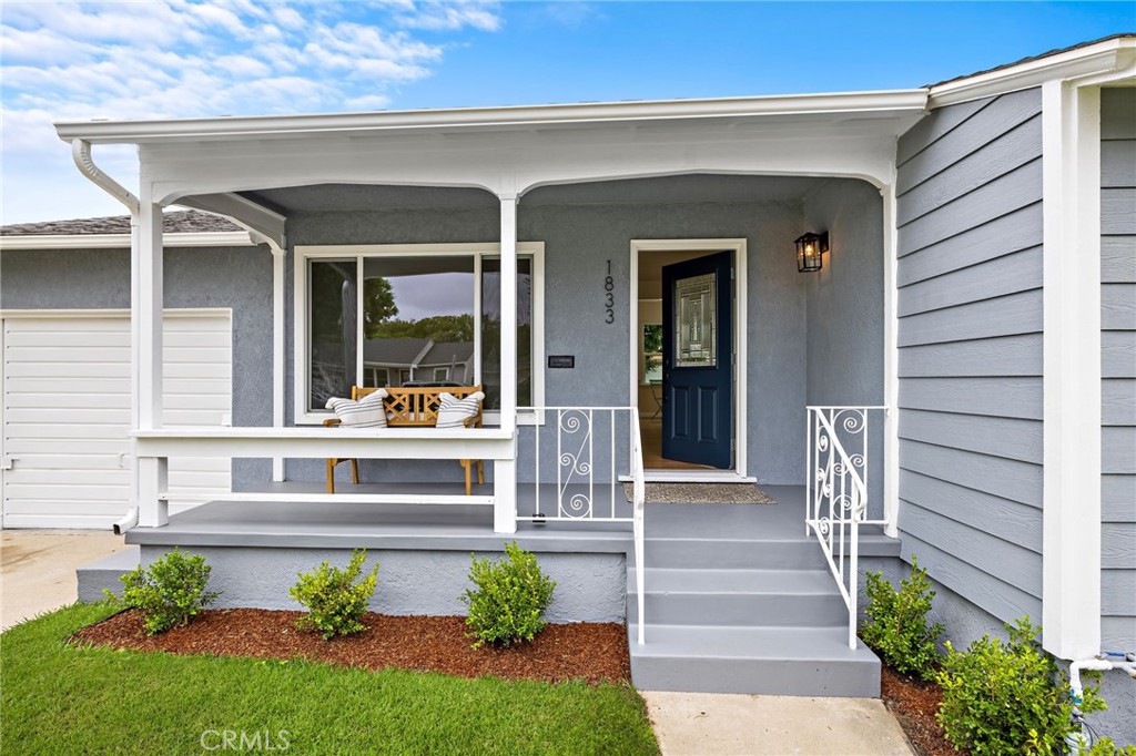 1833 N Greenbrier Road N