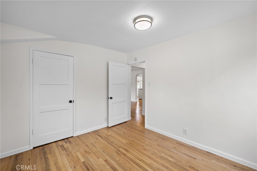 1833 N Greenbrier Road N