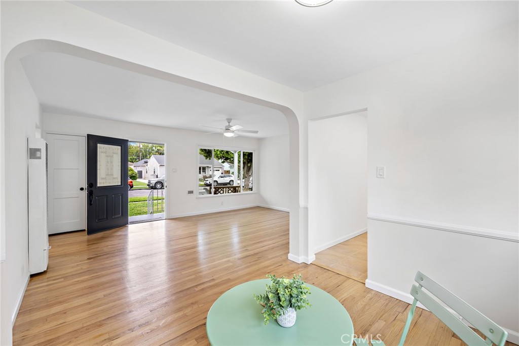 1833 N Greenbrier Road N