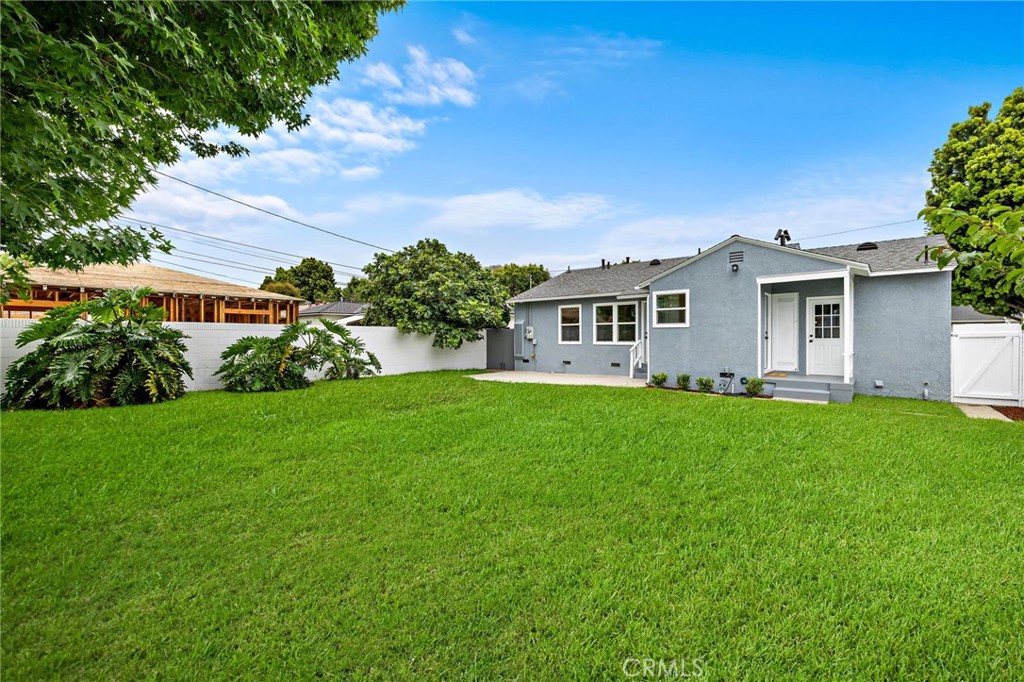 1833 N Greenbrier Road N