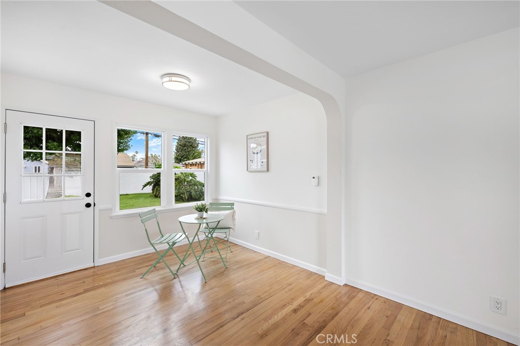 1833 N Greenbrier Road N