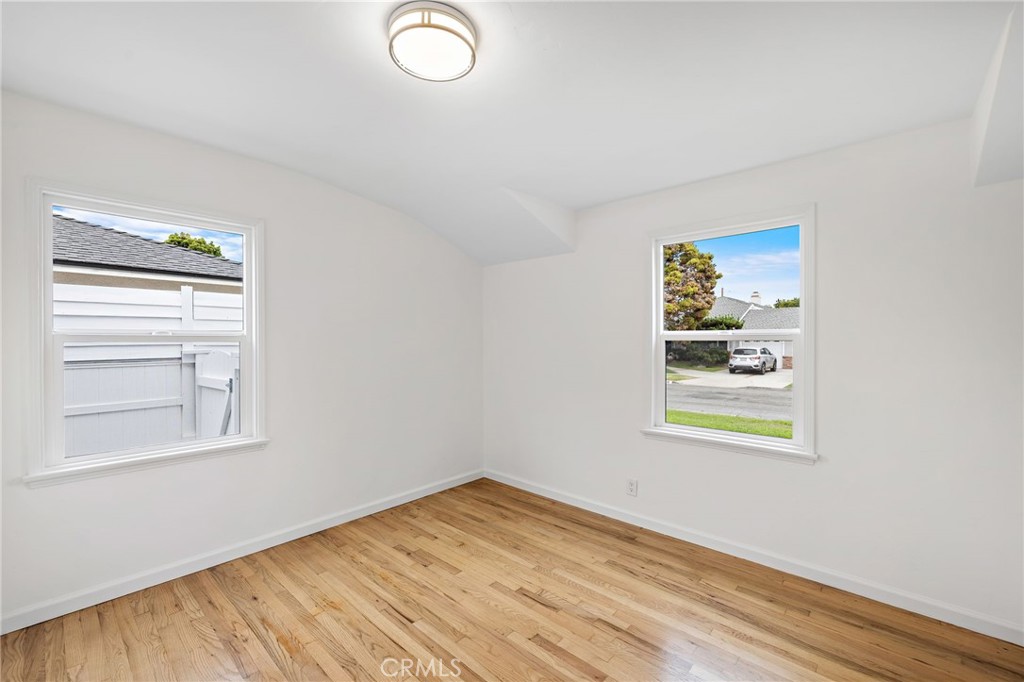 1833 N Greenbrier Road N