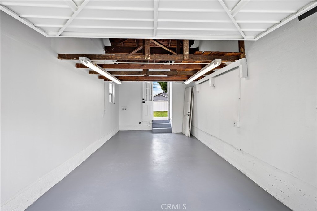 1833 N Greenbrier Road N