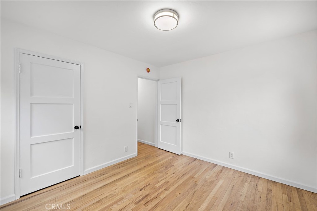 1833 N Greenbrier Road N