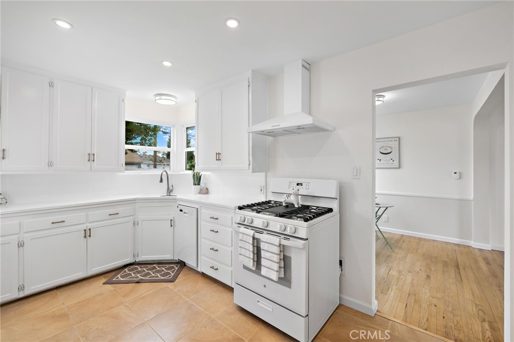 1833 N Greenbrier Road N