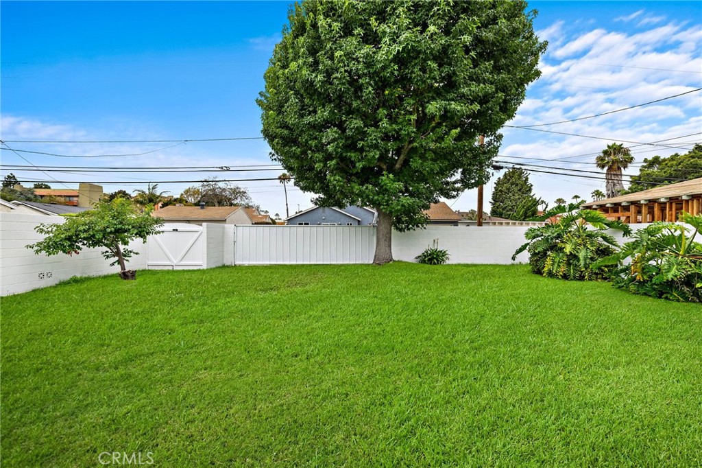 1833 N Greenbrier Road N