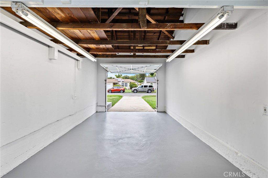 1833 N Greenbrier Road N