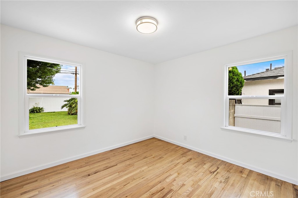 1833 N Greenbrier Road N