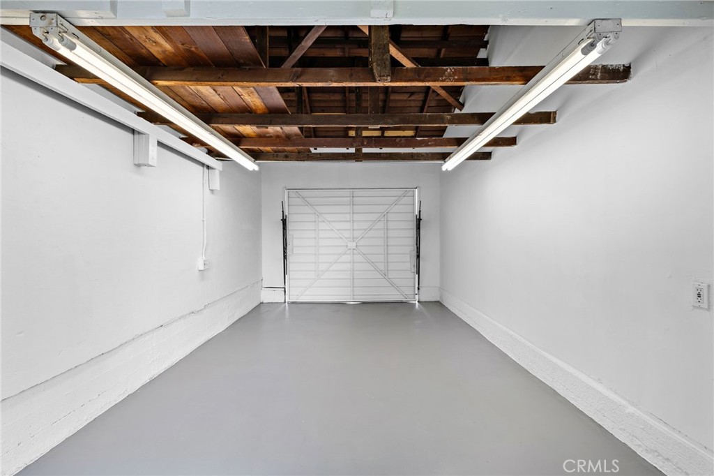 1833 N Greenbrier Road N