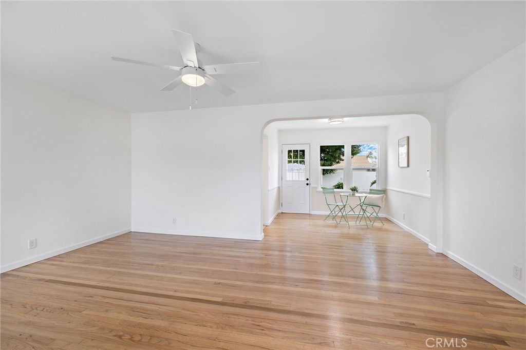 1833 N Greenbrier Road N