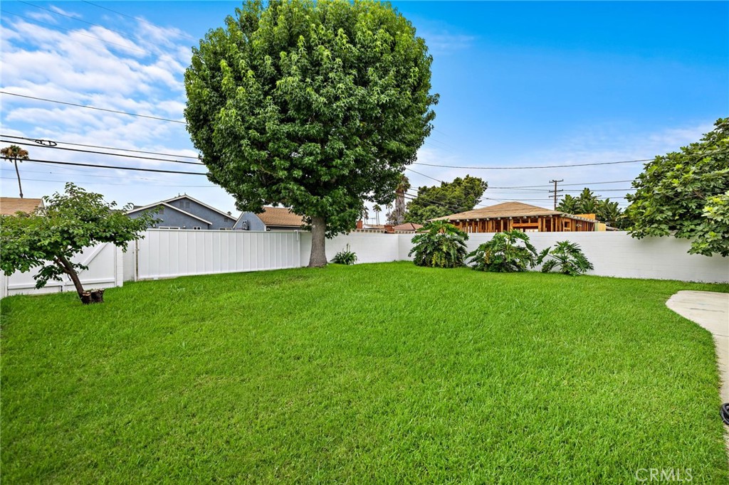 1833 N Greenbrier Road N