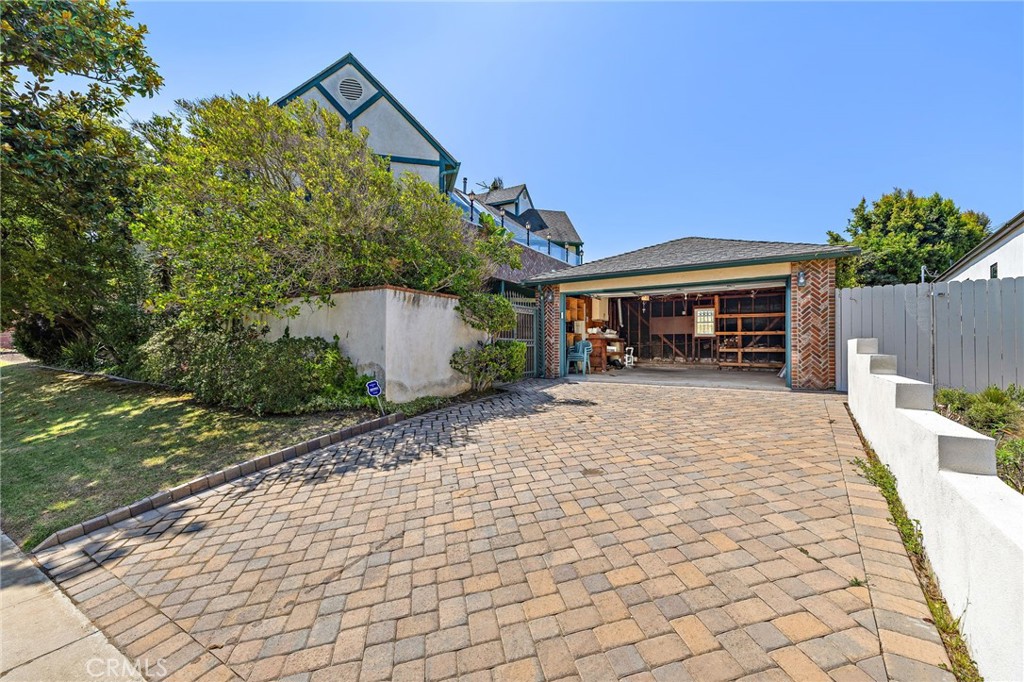 8001 Alverstone Avenue