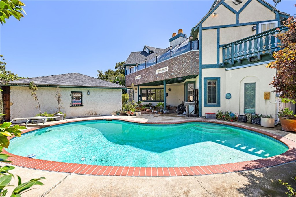 8001 Alverstone Avenue