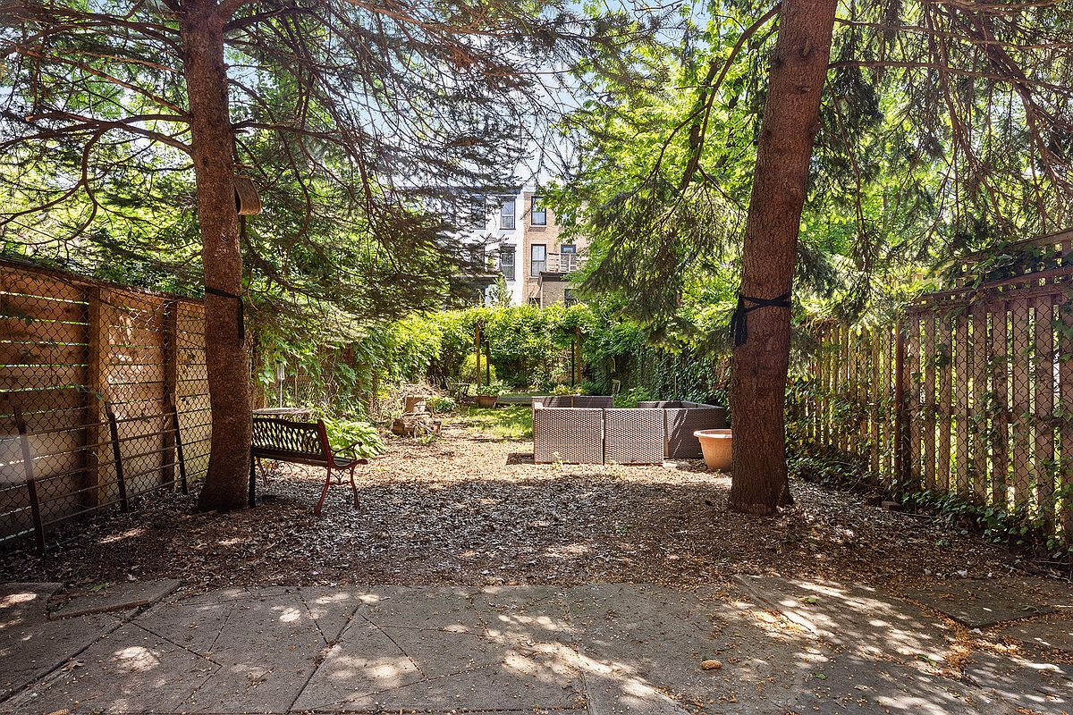 109 Lincoln Place