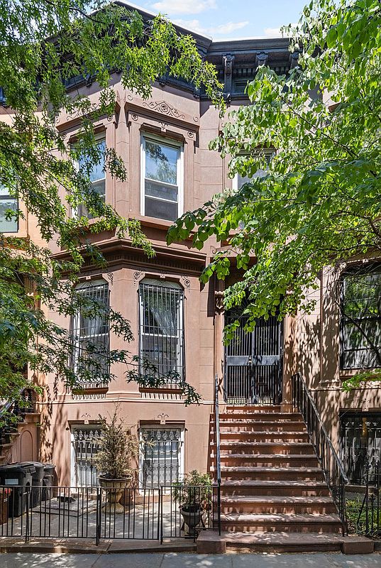 109 Lincoln Place