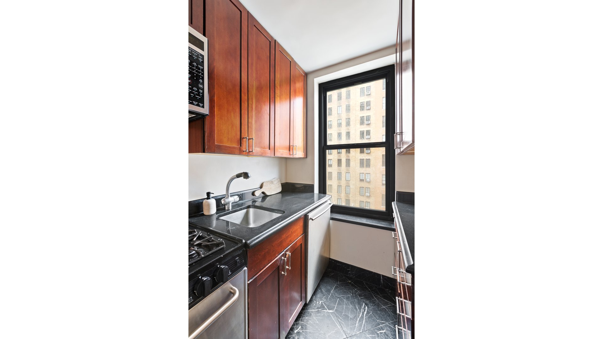 161 W 16TH Street 8K