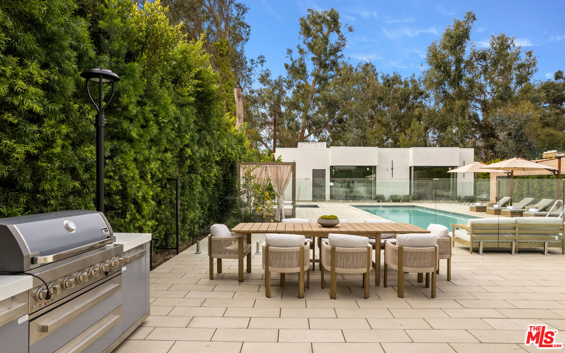 505 S Barrington Ave Unit: 410