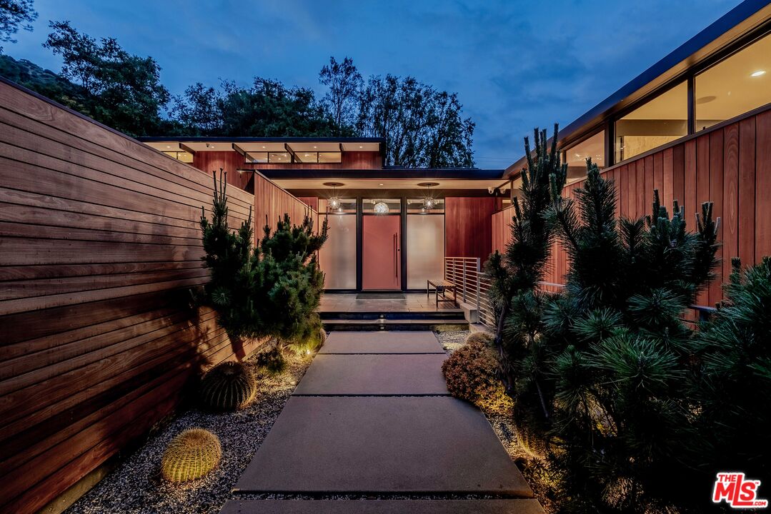 5228 Escalante Dr